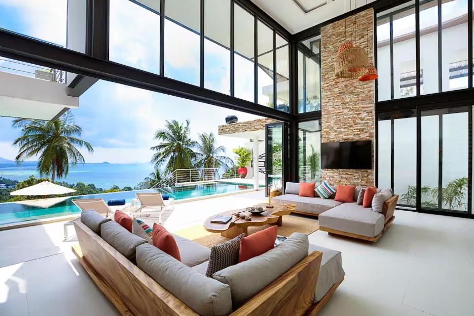 Bazén v ubytování Villa located on hilltop close to famous ! nebo v jeho okolí