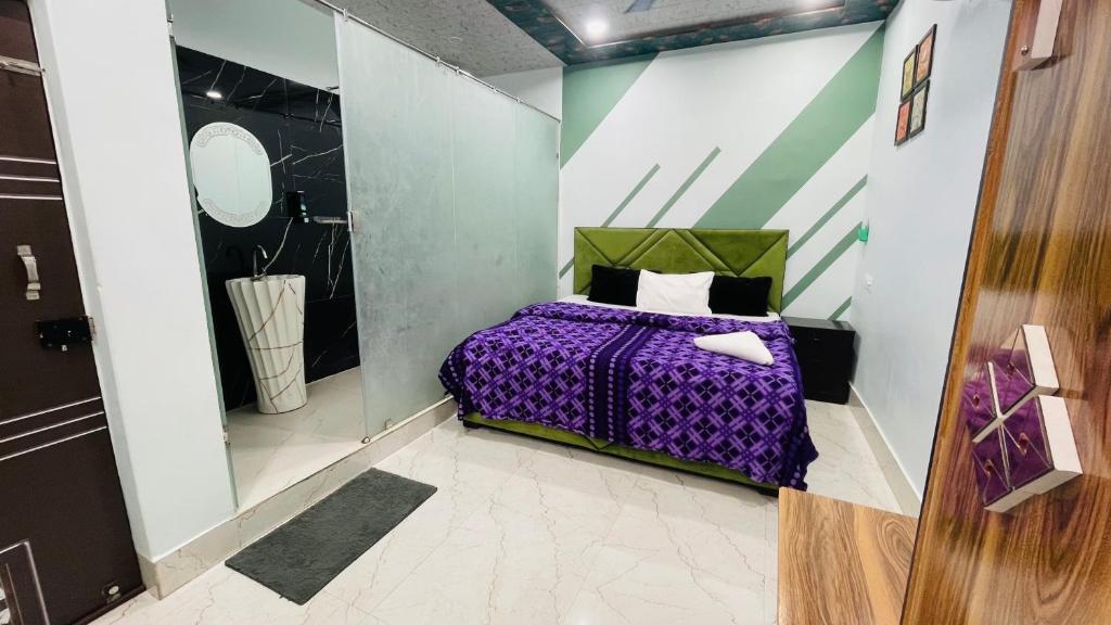 Postel nebo postele na pokoji v ubytování Rk Paying Guest House