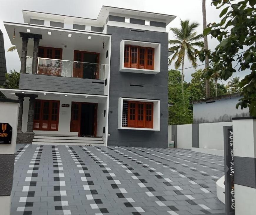 a house with a courtyard in front of it at Prasadam Inn Varkala in Varkala