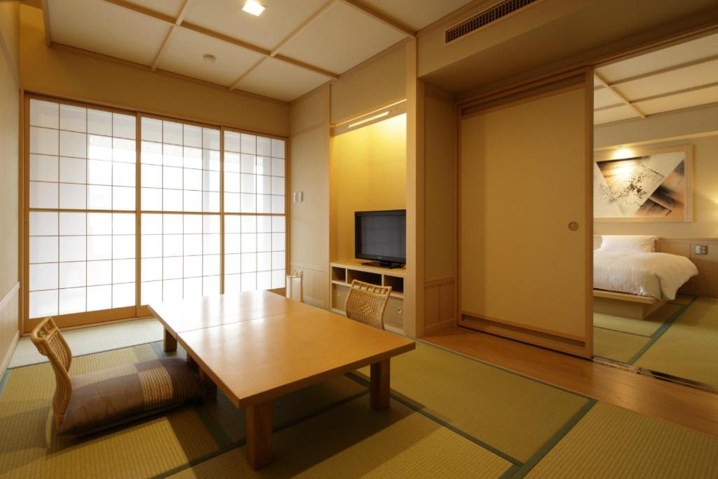 Fujikawaguchiko Onsen Konanso - Room With Tatami Area And Lake View
