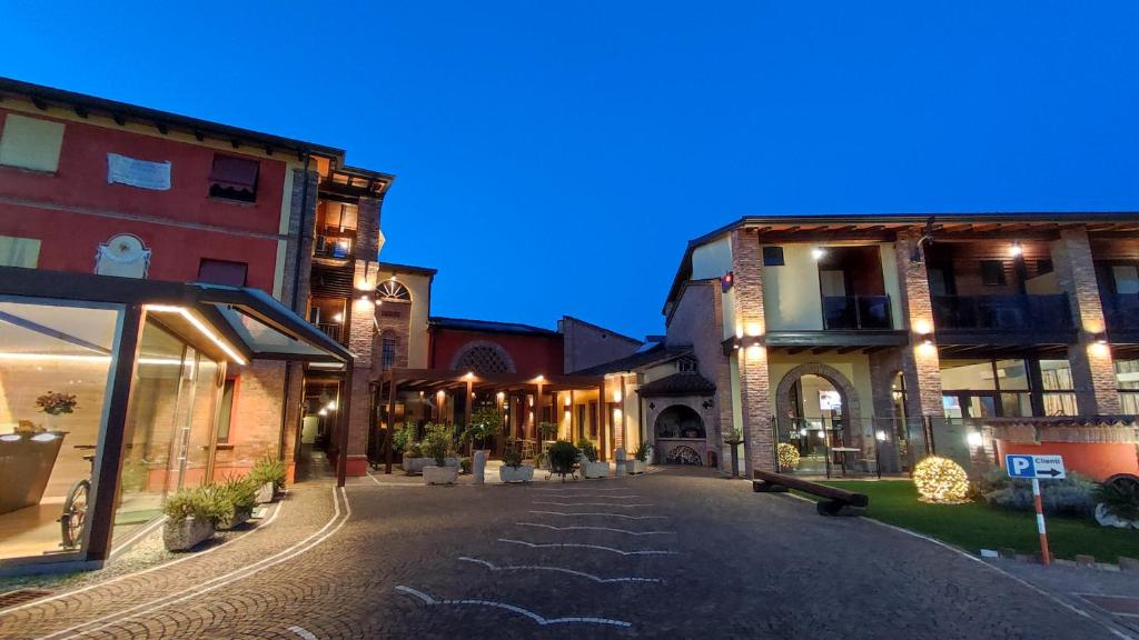 Το κτήριο όπου στεγάζεται  το ξενοδοχείο διαμερισμάτων