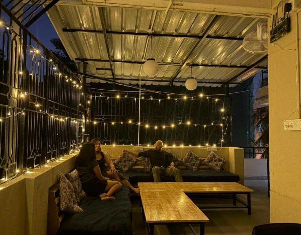 Posezení v ubytování The Wandernest Hostel