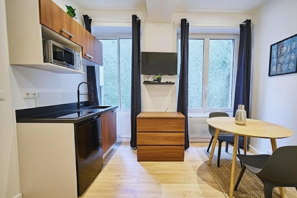 Η κουζίνα ή μικρή κουζίνα στο Charming apartment on the Saône Quays