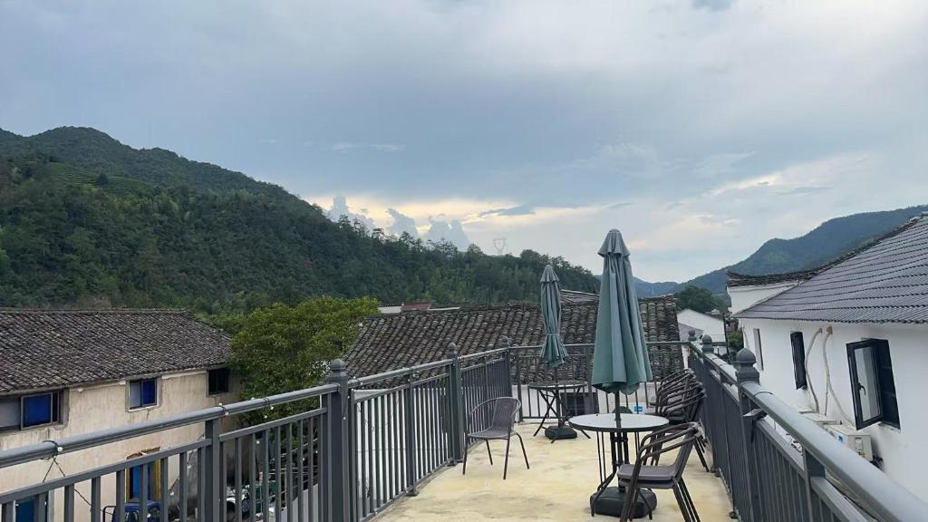 Nespecifikovaný výhled na hory nebo výhled na hory při pohledu z hotelu