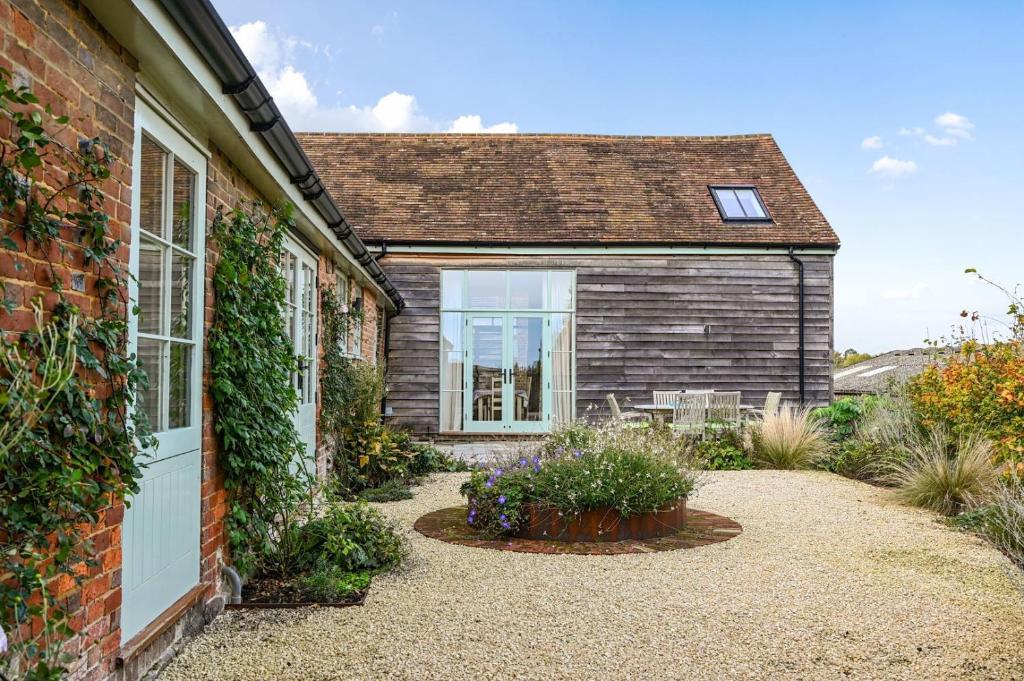 Κήπος έξω από το Bullfinches Barn