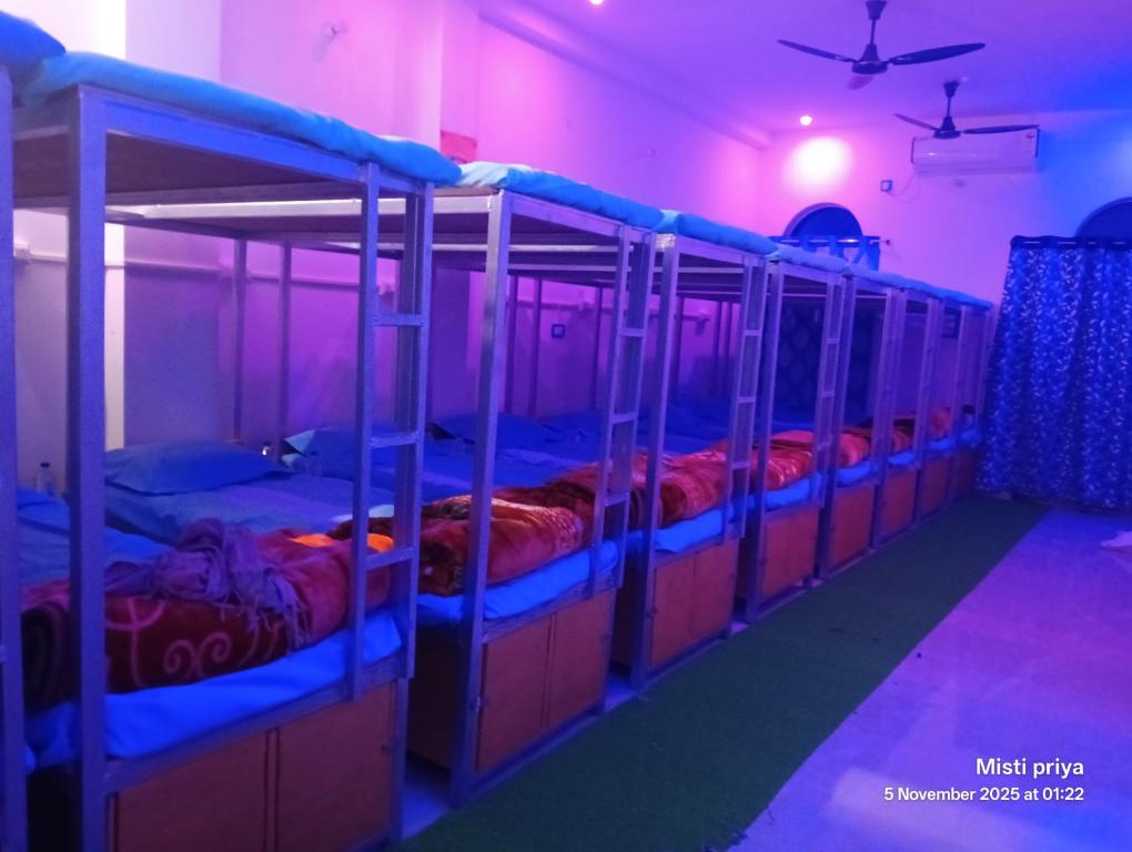 Ένα ή περισσότερα κρεβάτια σε δωμάτιο στο AC Comfort Guest House