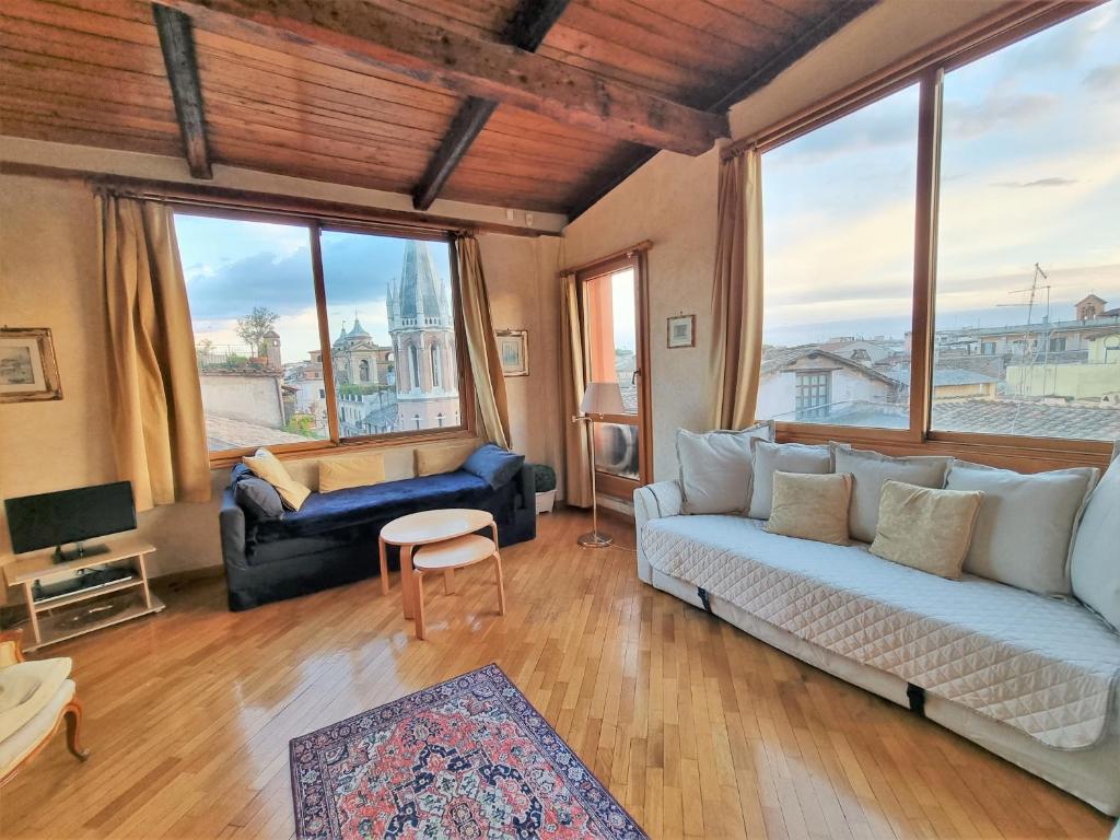 Amazing panoramic artist's loft Spanish Steps