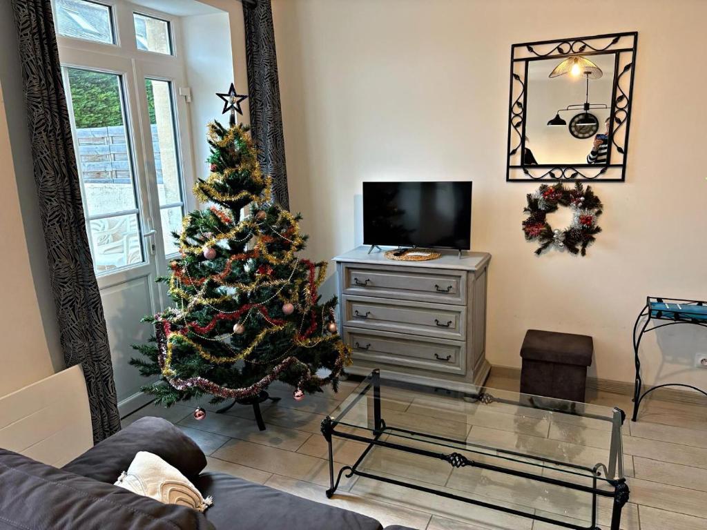 TV a/nebo společenská místnost v ubytování L'escale