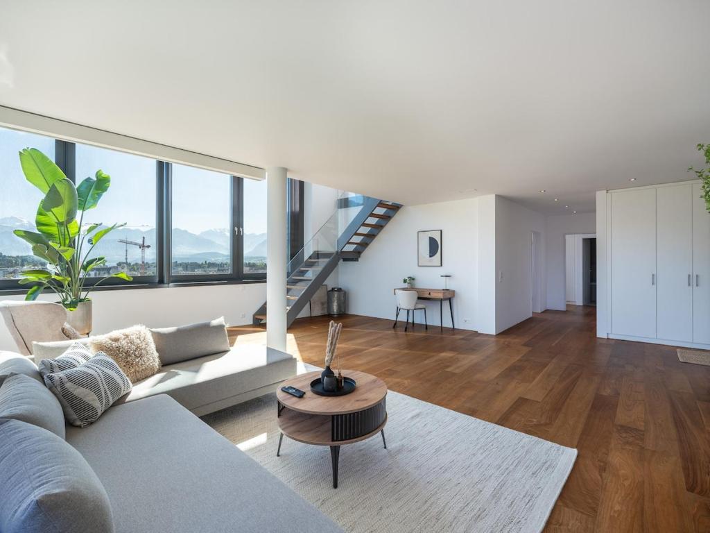 Posezení v ubytování Exclusive SKY Penthouse in Thun