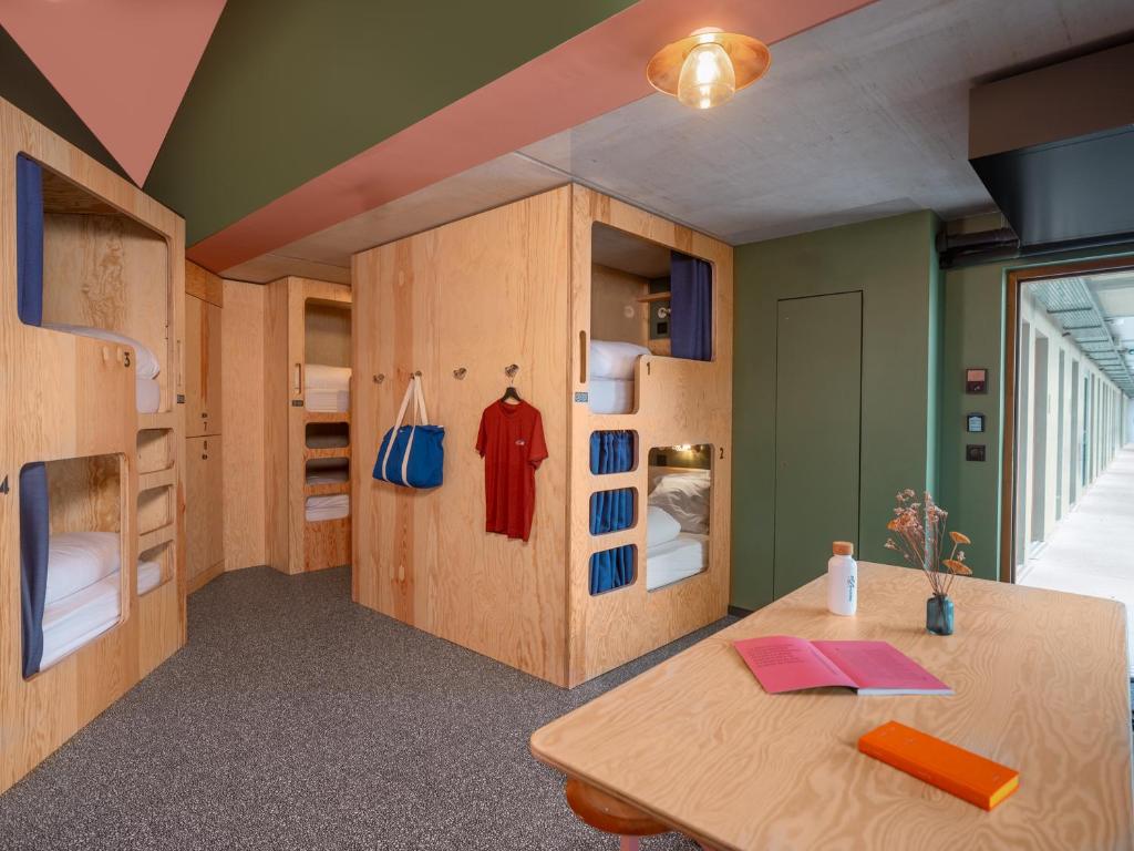 Eklo Hotels Bordeaux Centre Bastide - EkloDormitory Con Baño Privado (para 6 Personas)