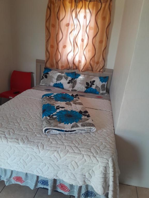 Postel nebo postele na pokoji v ubytování Diamond lodge