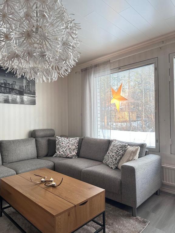 Χώρος καθιστικού στο Cozy 4 bedroom house with sauna