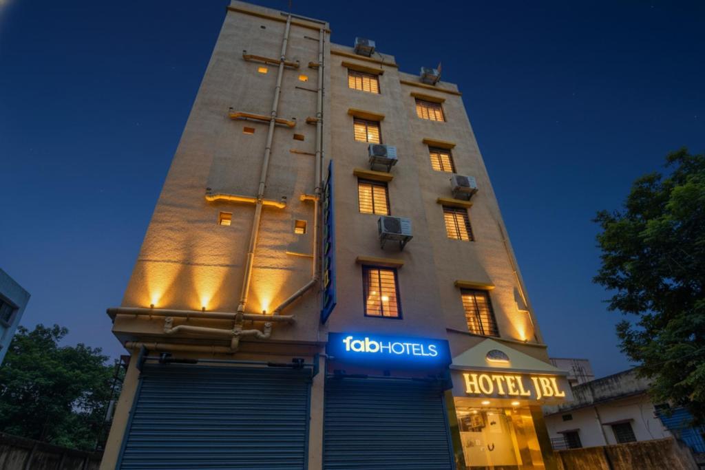 kolkataFabHotel JBL - Near Kolkata Airport的一座前面有标志的高楼