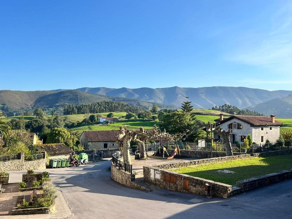 a view of a village with mountains in the background at Villa Dorotea - Casa Rural Vallines in Vallines