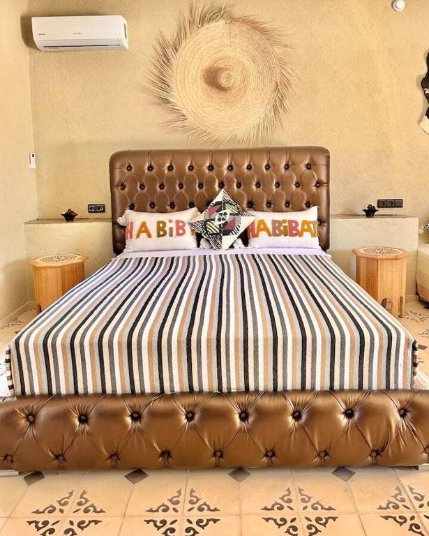 Postel nebo postele na pokoji v ubytování Sultana Suite by Maj Nia - Jardin - Piscine - Luxe - 4 Px