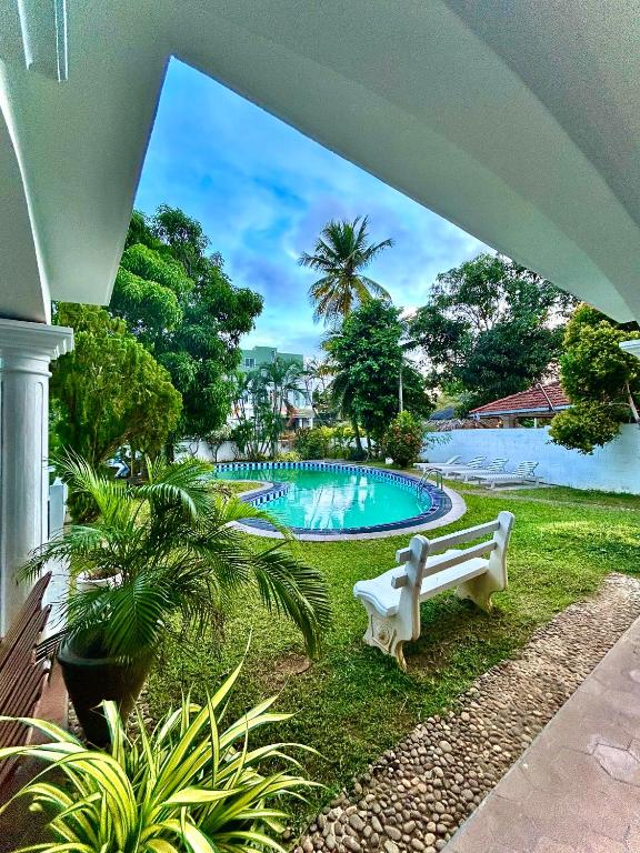 Bazén v ubytování French Residence Tangalle nebo v jeho okolí