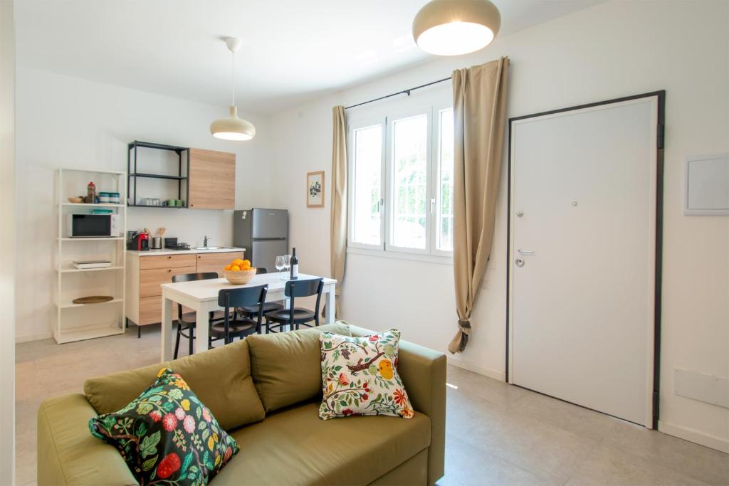 a living room with a couch and a kitchen at MagliaNeraApartment in Quartu Sant'Elena