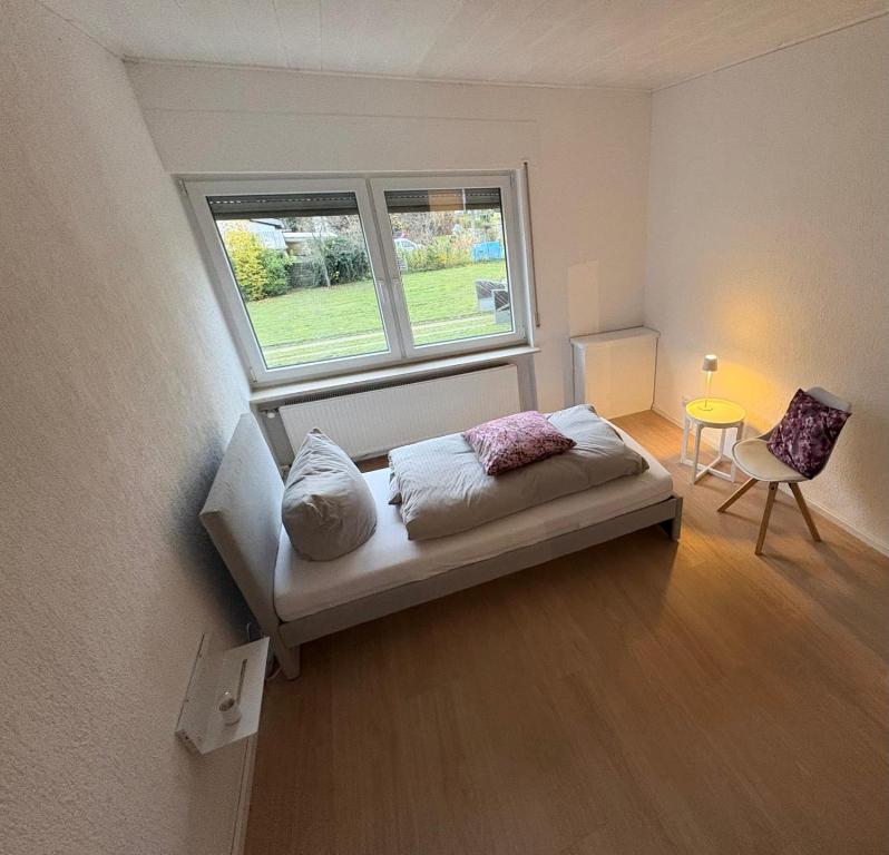 a small room with a bed and a window at Moselfreunde Ellenz-Poltersdorf in Ellenz-Poltersdorf