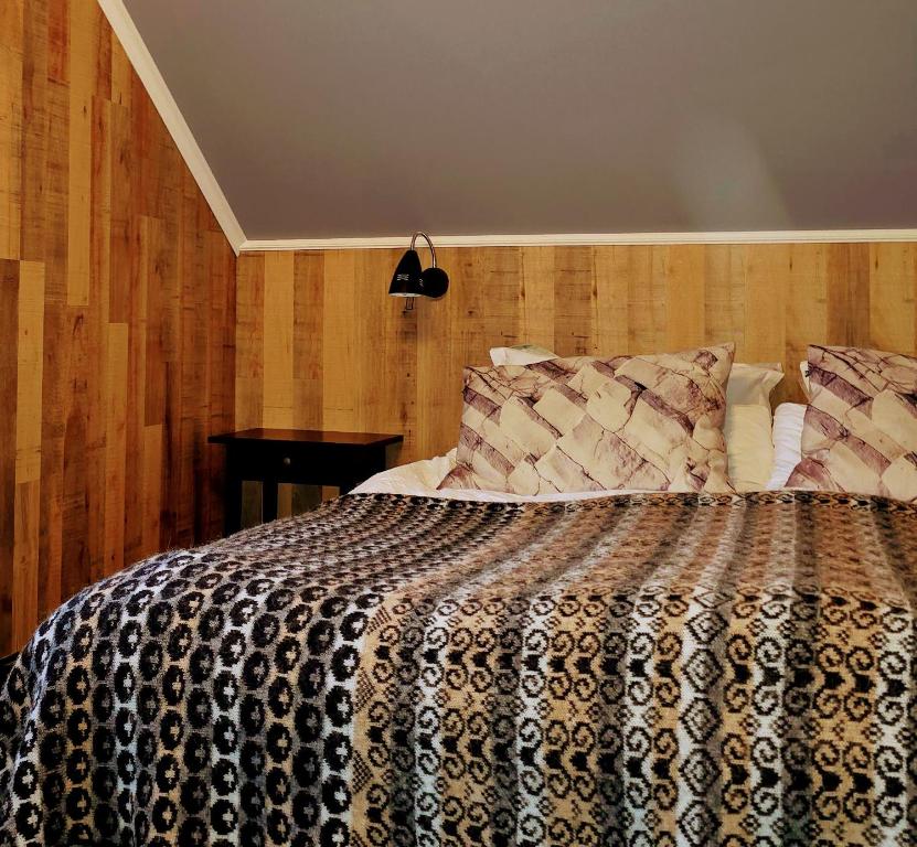 Giường trong phòng chung tại Prestshús 2 Guesthouse