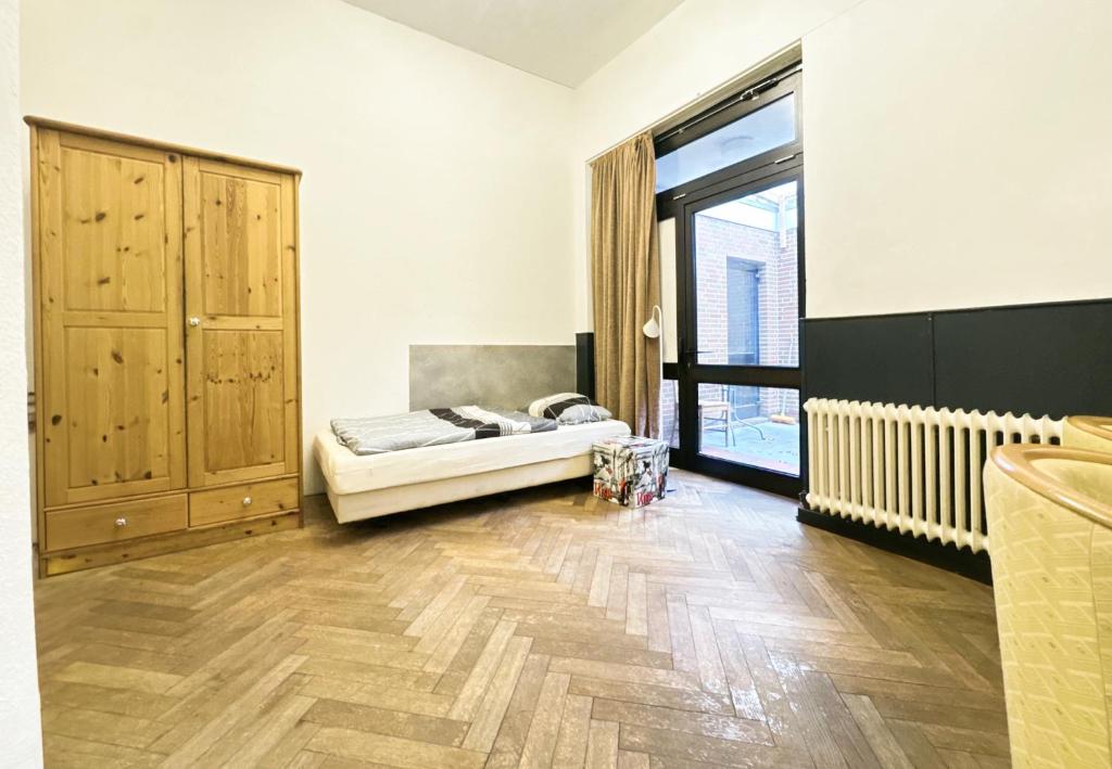 Postel nebo postele na pokoji v ubytování Ruime accommodatie voor 12 personen op begane grond