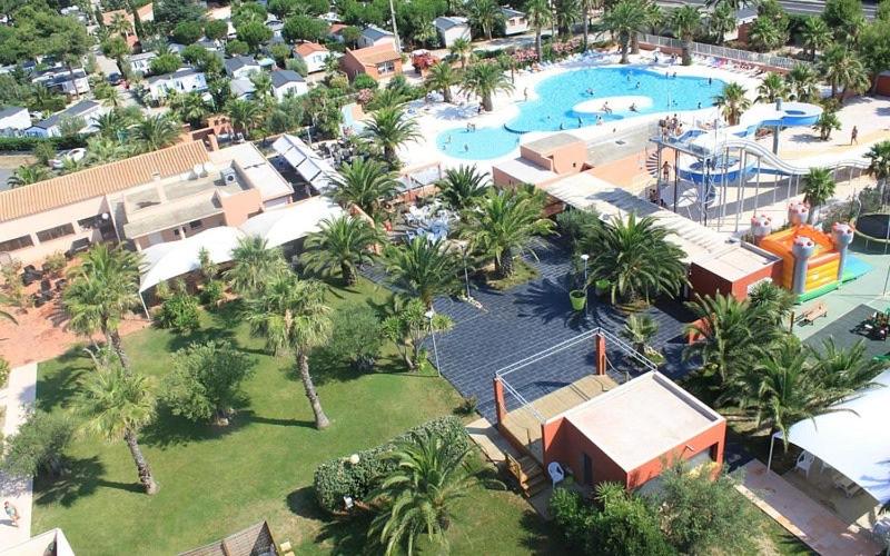 an aerial view of a swimming pool at a resort at Mobil home 6 personnes in Argelès-sur-Mer