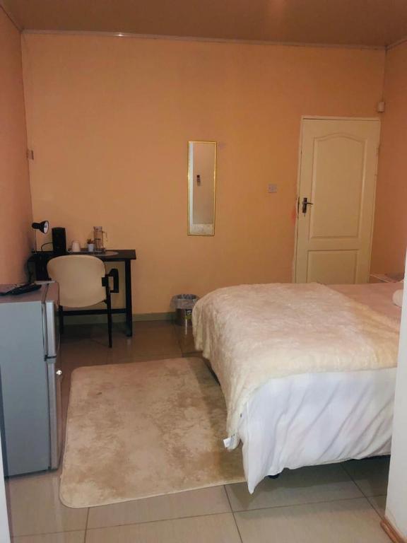 Postel nebo postele na pokoji v ubytování Malebeswa Hillside View