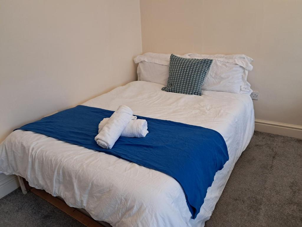 Postel nebo postele na pokoji v ubytování Cosy 2 Bedroom Luxury House