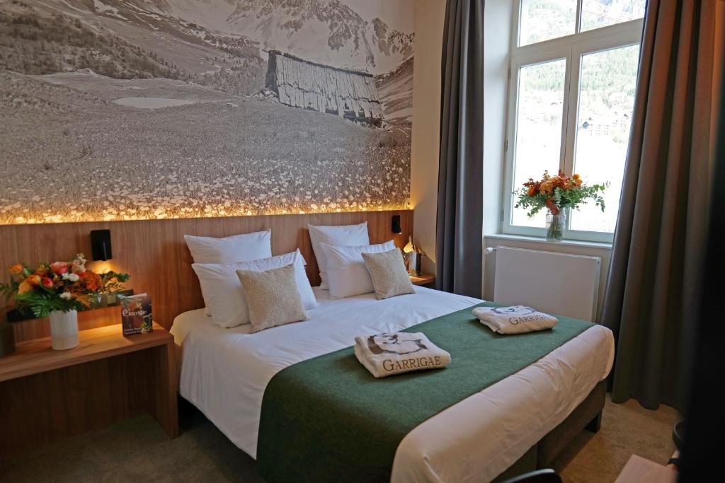 Ένα ή περισσότερα κρεβάτια σε δωμάτιο στο Garrigae Caserne de Briançon & SPA Cinq Mondes