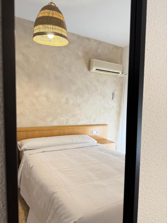 Ένα ή περισσότερα κρεβάτια σε δωμάτιο στο HS Altet Suites - Alicante Airport