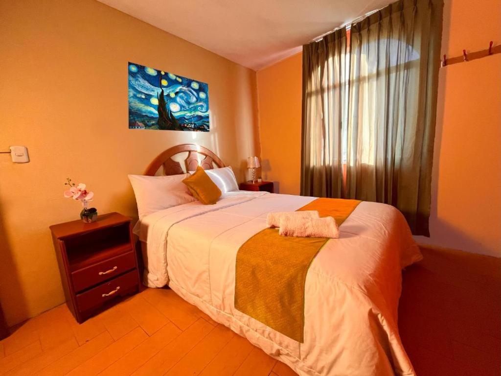 Un pat sau paturi într-o cameră la Hostal El Pino