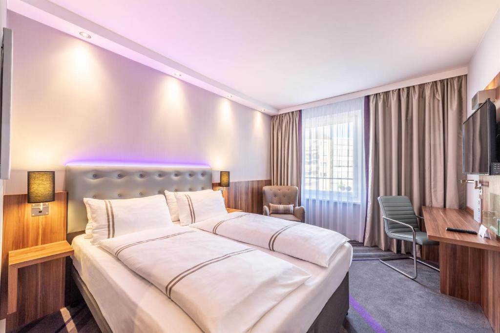Postel nebo postele na pokoji v ubytování Premier Inn Düsseldorf City Centre