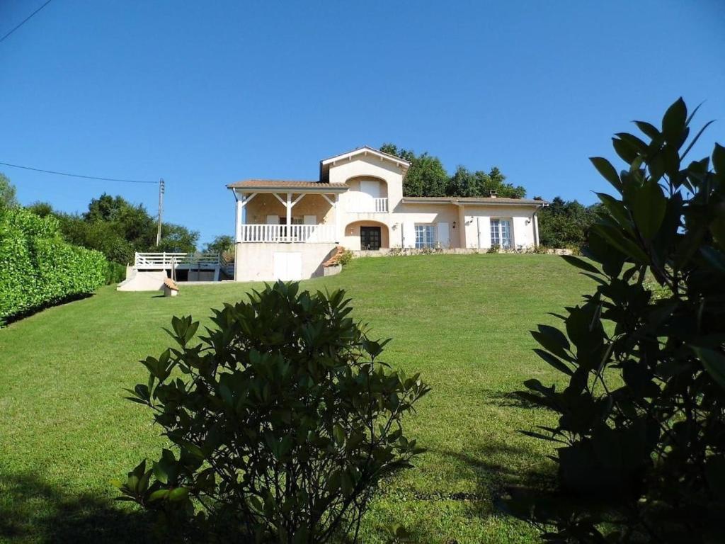 En have udenfor Appartement au calme dans villa proche de Vienne