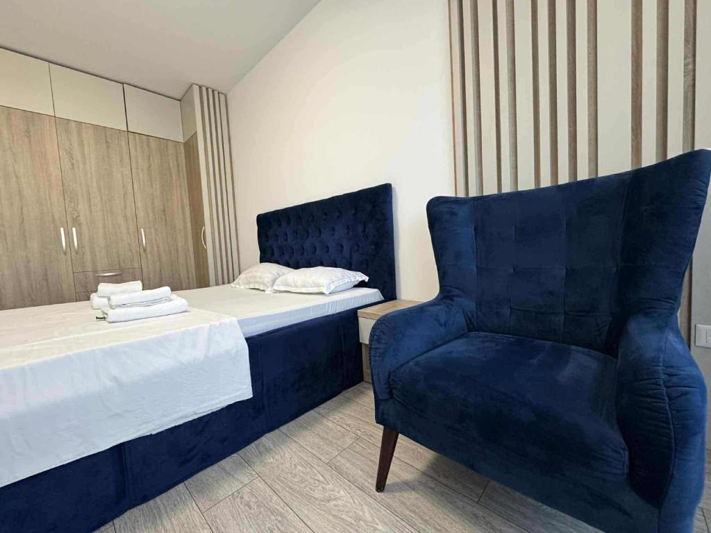 En eller flere senge i et værelse på Q Luxury Apartment