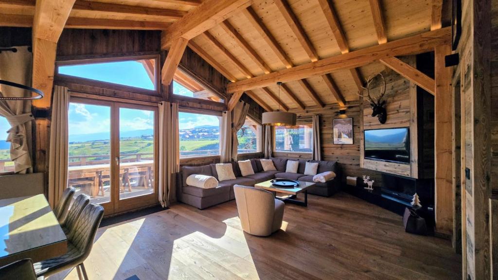 Μια τηλεόραση ή/και κέντρο ψυχαγωγίας στο Chalet Papa Shelter vue époustouflante