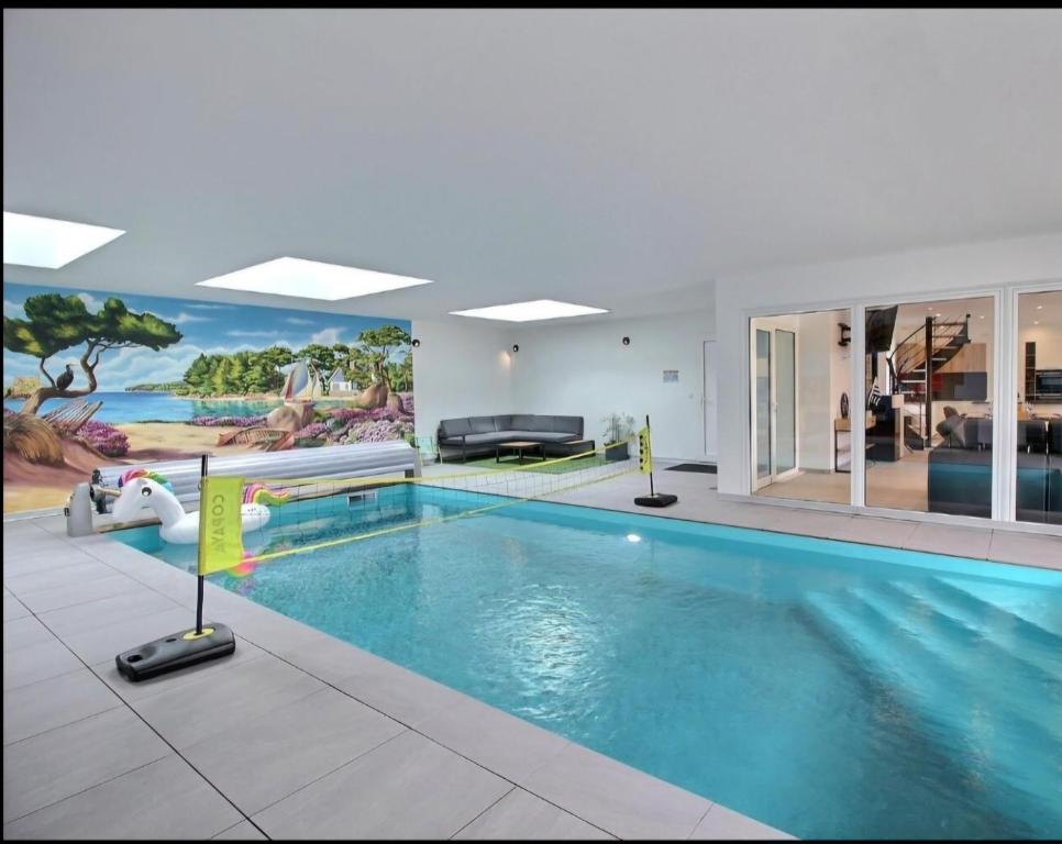 Bazén v ubytování Gîte à la campagne avec piscine intérieure nebo v jeho okolí