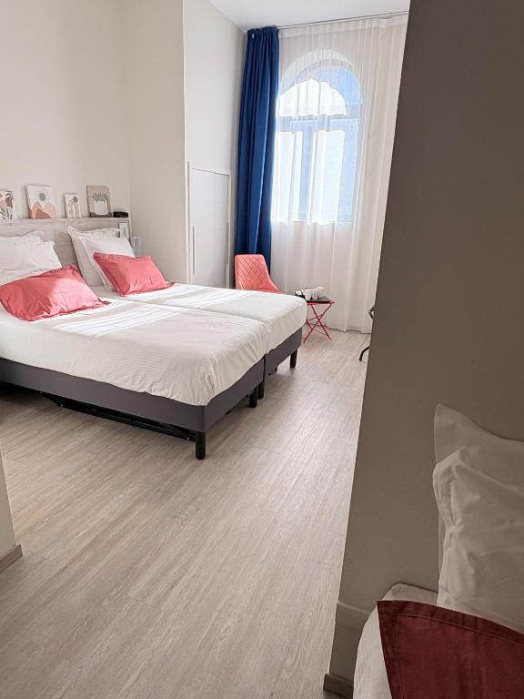 Hôtel La Fabrique - Habitación Familiar (3 Adultos)