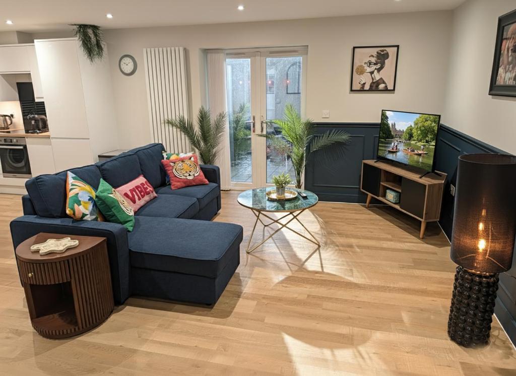 Posezení v ubytování Luxury 1 bed new-build house near Science & Business parks