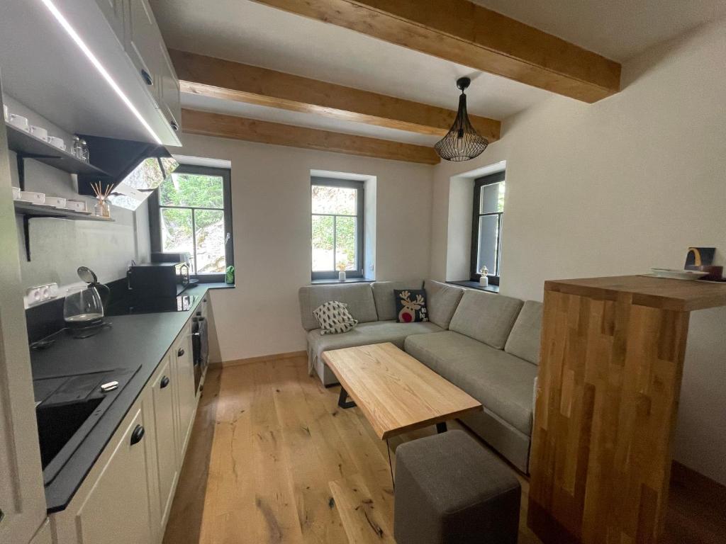 Kuchyň nebo kuchyňský kout v ubytování Horský apartmán Hygge Bedřichov