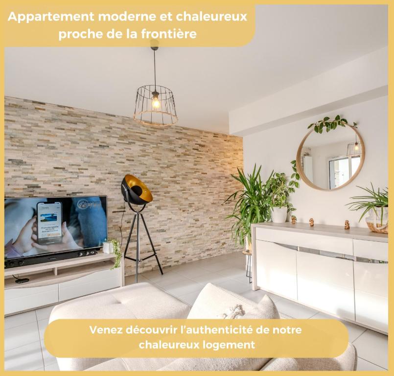 ein Bild eines Wohnzimmers mit einer Backsteinwand in der Unterkunft Chez Jordan I T3 I Ferney-Voltaire in Ferney-Voltaire