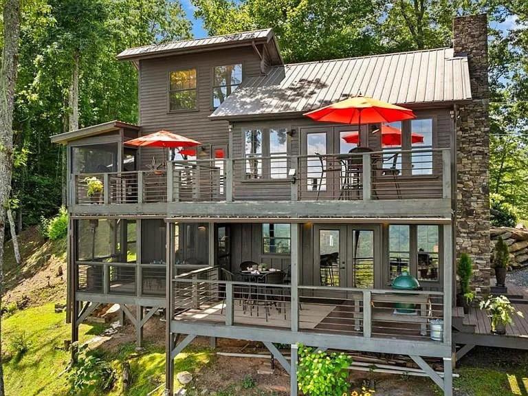 Το κτήριο όπου στεγάζεται  η παραθεριστική κατοικία