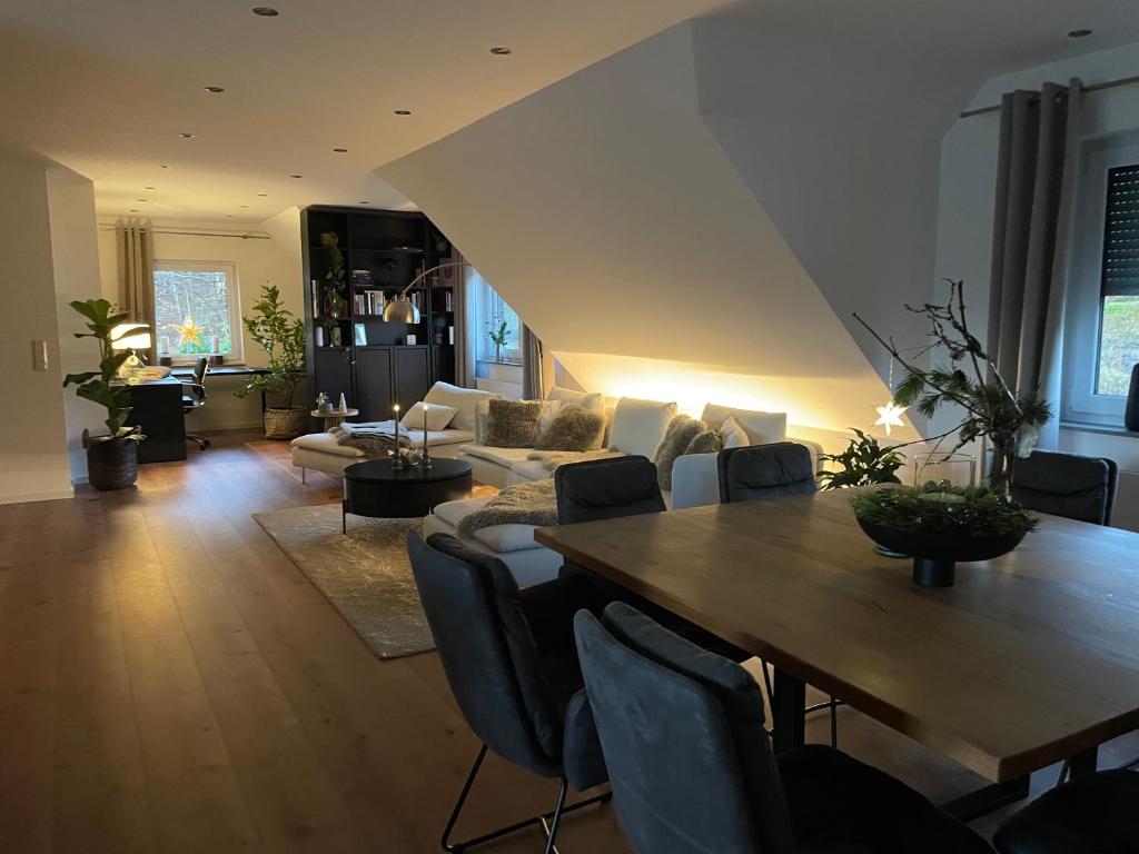a living room with a table and a couch at Ferienwohnung Lang in Nümbrecht