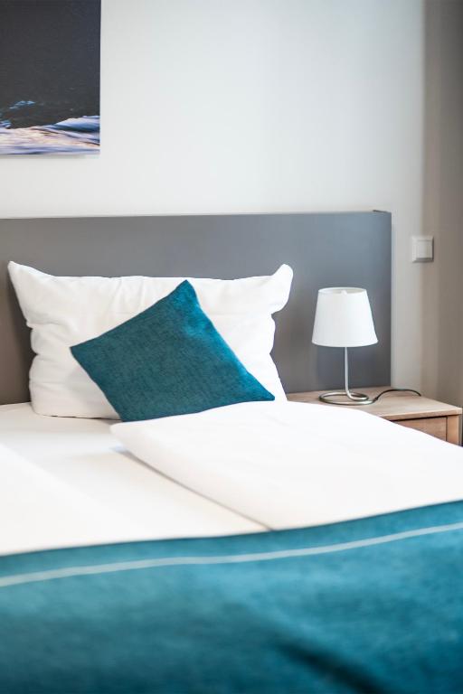 Gasthaus Adler Konstanz - Double Room With Extra Bed