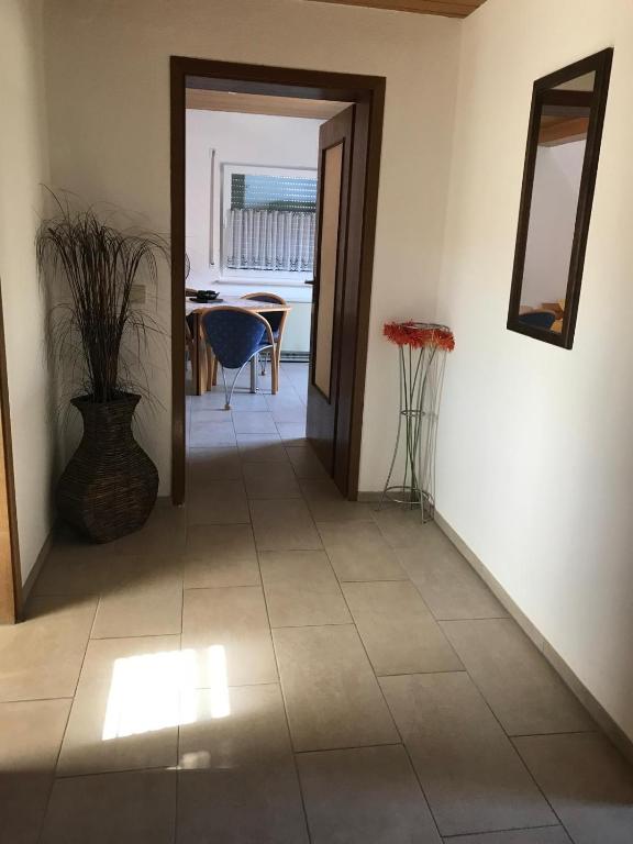 a hallway with a table and a vase on the floor at Ferienwohnung Altrip in Altrip