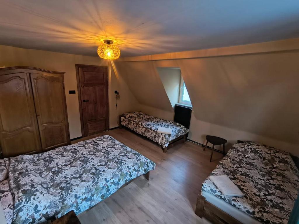 Ένα ή περισσότερα κρεβάτια σε δωμάτιο στο Wrocławska 7