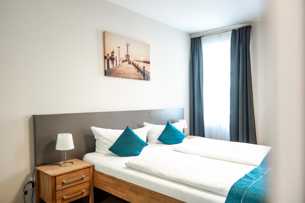 Gasthaus Adler Konstanz - Double Room With Extra Bed