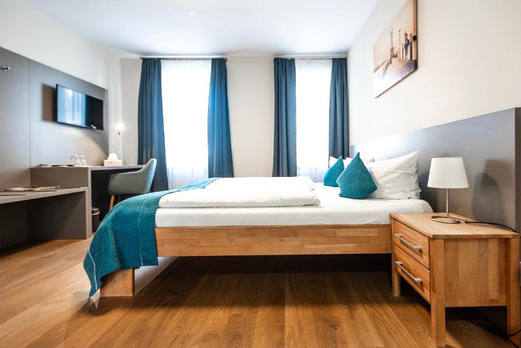 Gasthaus Adler Konstanz - Double Room With Extra Bed