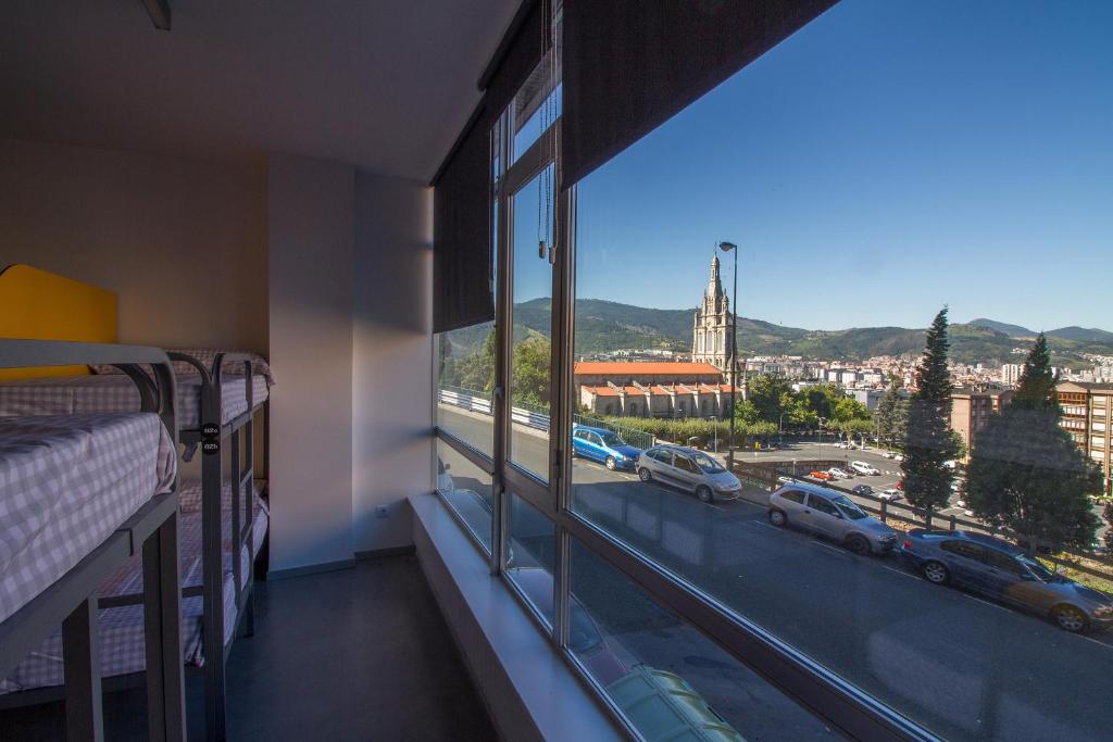 Nespecifikovaný výhled na hory nebo výhled na hory při pohledu z hostelu