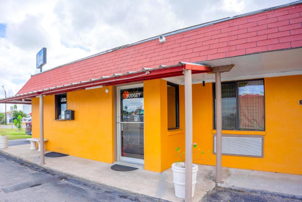 Budget Inn By OYO Edinburg Hwy 281 photo