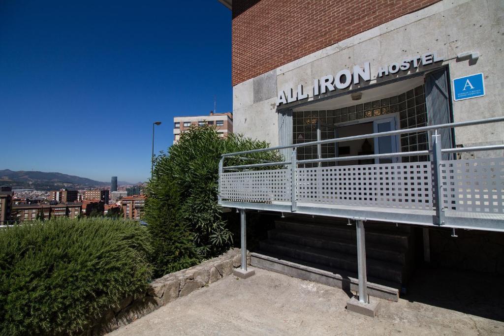 Nespecifikovaný výhled na hory nebo výhled na hory při pohledu z hostelu