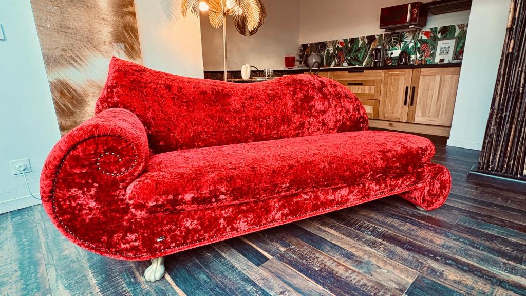 Гостиная зона в Love Room avec SPA Duo et piscine